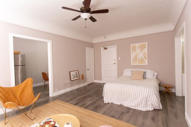 Building Photo - Beautiful Studio Apartment! Minutes from S...