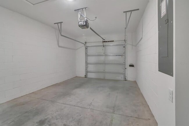 Building Photo - 12059 Holystone St
