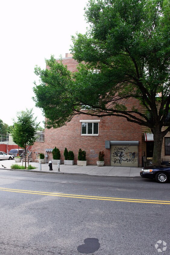 Building Photo - 300-306 21st St