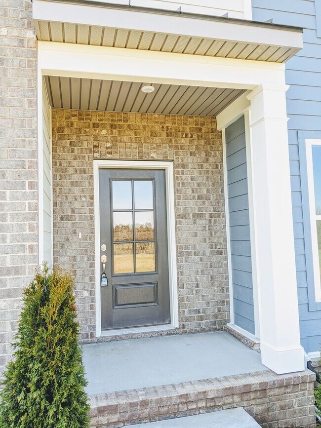 Building Photo - Luxury Town Home - Williamson County