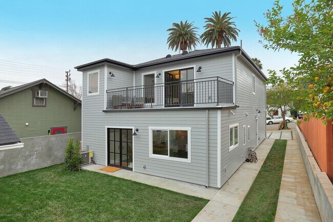 Building Photo - 2409 Langdale Ave