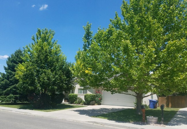 Foto del edificio - Central Lehi - Silicon Slopes 3 BED/2 BATH