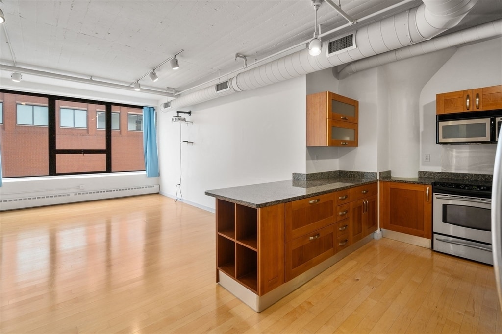 Primary Photo - 210 South St