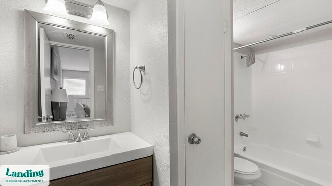 Foto del edificio - 5301 Overton Ridge Blvd