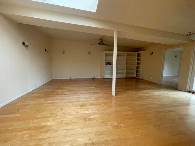 Building Photo - 232 Inca Pl