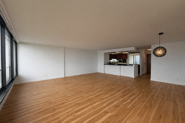 Foto del edificio - Luxury High-Floor Condo with Panoramic Ocean & Diamond Head Views | 2 Parking | Great Building Am...