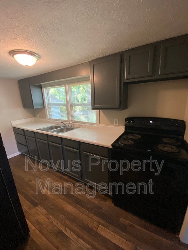 Building Photo - 623 Fertilla St