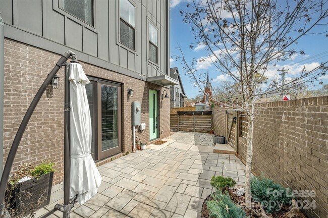 Building Photo - 1613 Parkwood Ave