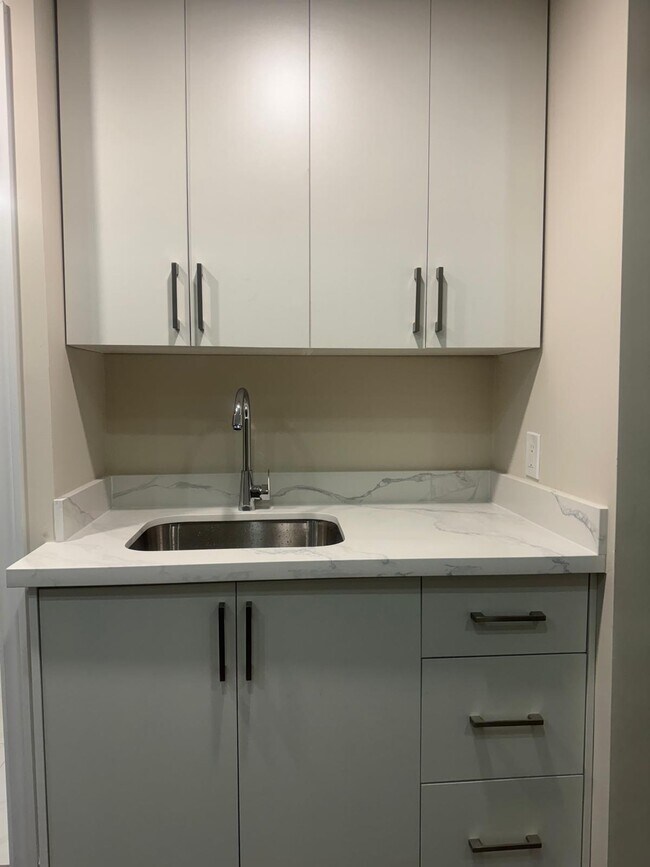 Photo du bâtiment - 956 Danforth Rd