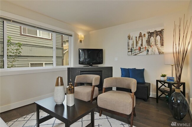 Foto del edificio - Large Private Townhome