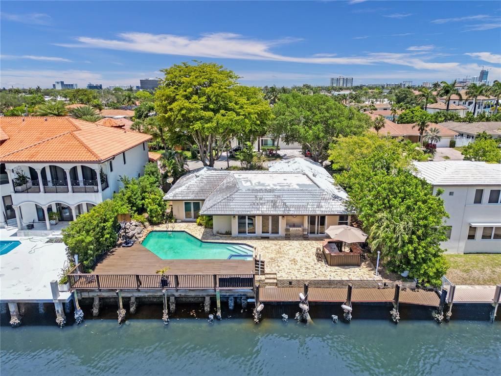 Foto principal - 3100 NE 56th Ct