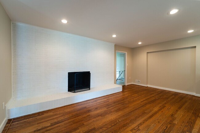Foto del edificio - 5 BD 3 BA Oxon Hill, MD home is ideal for ...