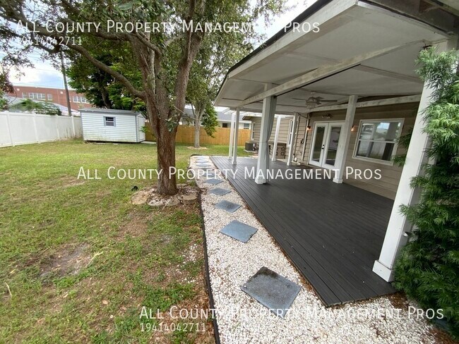 Building Photo - 811 33rd St Ct W