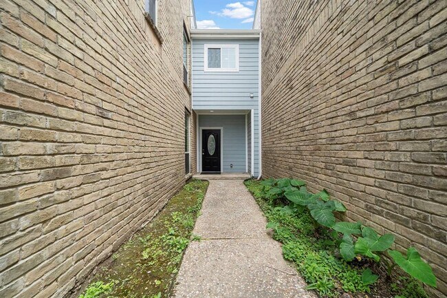 Building Photo - 3025 Bering Dr