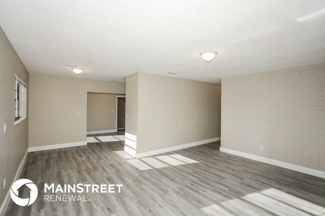 Building Photo - 5835 SW 117th Ave