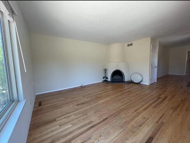 Building Photo - 100 La Placita Cir