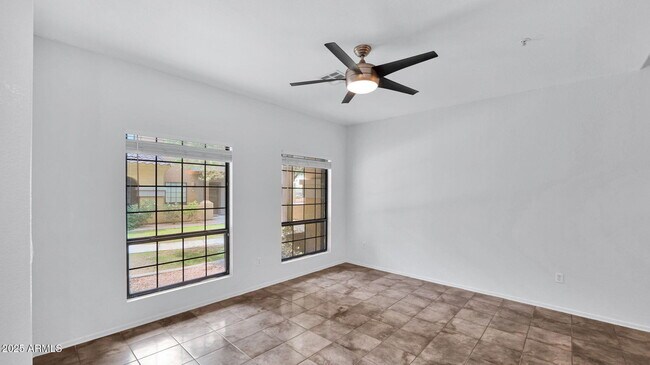 Foto del edificio - 1702 E Bell Rd