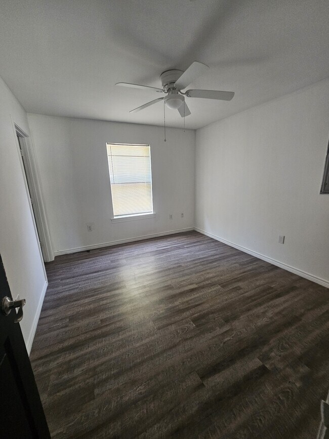 Foto del edificio - 409 E Kerr Ave