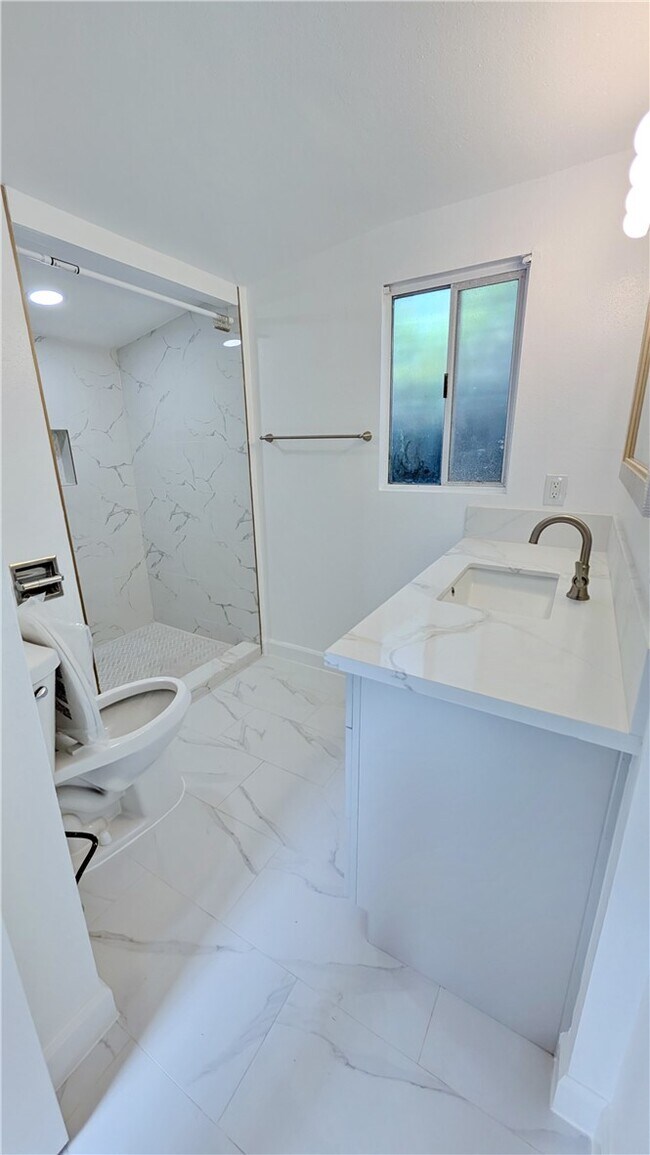 Foto del edificio - 2452 250th St
