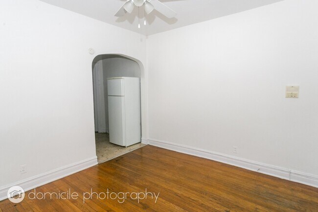 Building Photo - 1243 W Byron St
