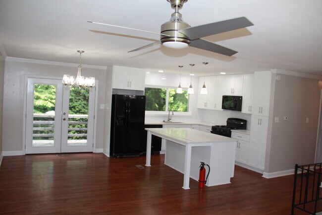 Building Photo - 3795 Admiral Dr