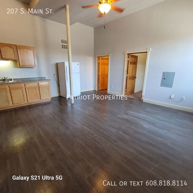 Foto del edificio - 2 bedroom/ 1 bath apartment in Jefferson, WI