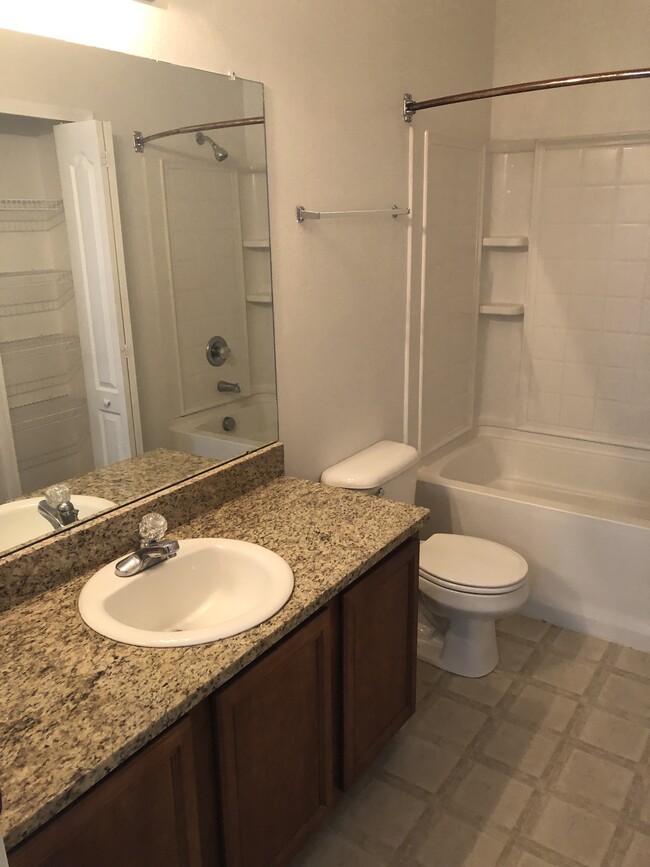 Primary bathroom - 15854 Fishhawk View Dr