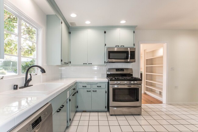 Building Photo - 437 N Swarthmore Ave