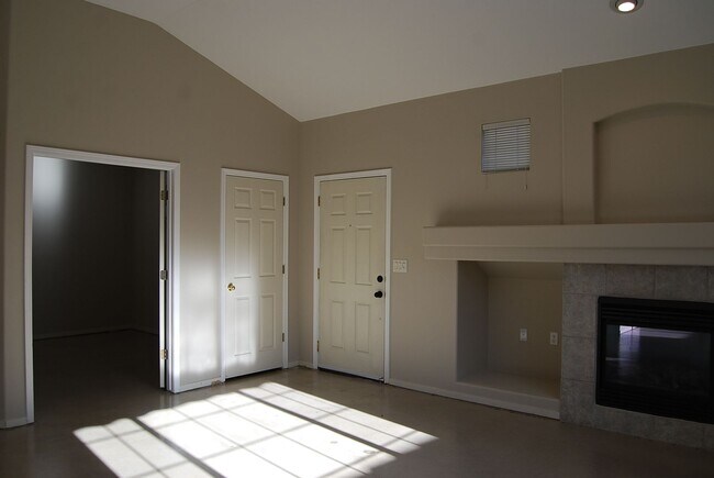 Foto del edificio - Single-Level Patio Home in Gated South Meadows Community