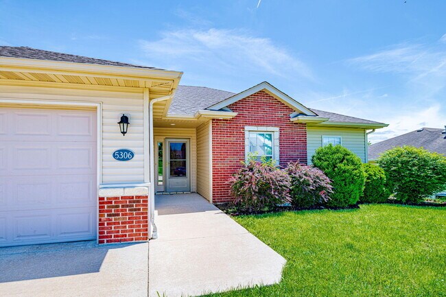 Foto del edificio - 5306 Silver Mill Dr