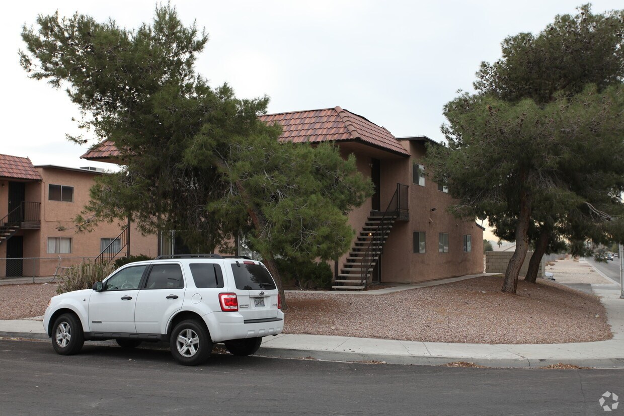 Building Photo - 5325 Redberry St