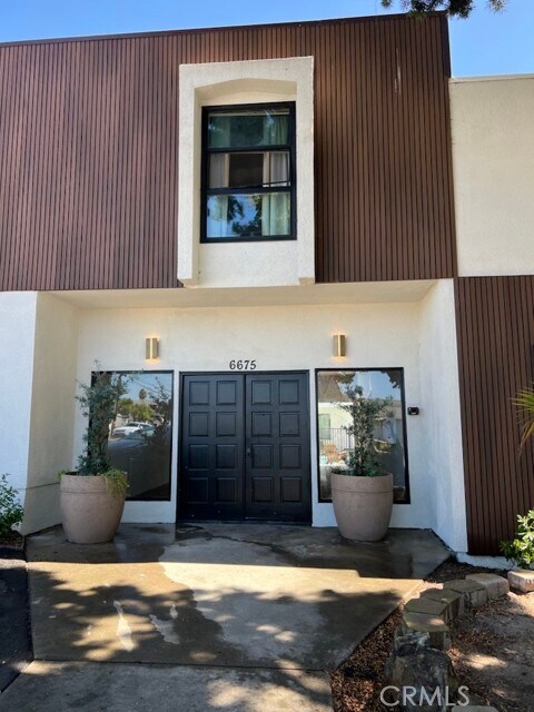 Foto del edificio - 6679 Linda Vista Rd