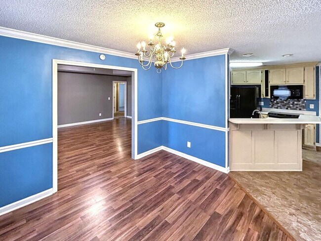 Building Photo - 858 Naugher Rd