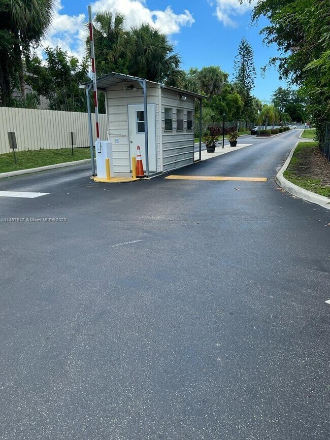 1500 N Congress Ave Unit B31, West Palm Beach, FL 33401 Condo for