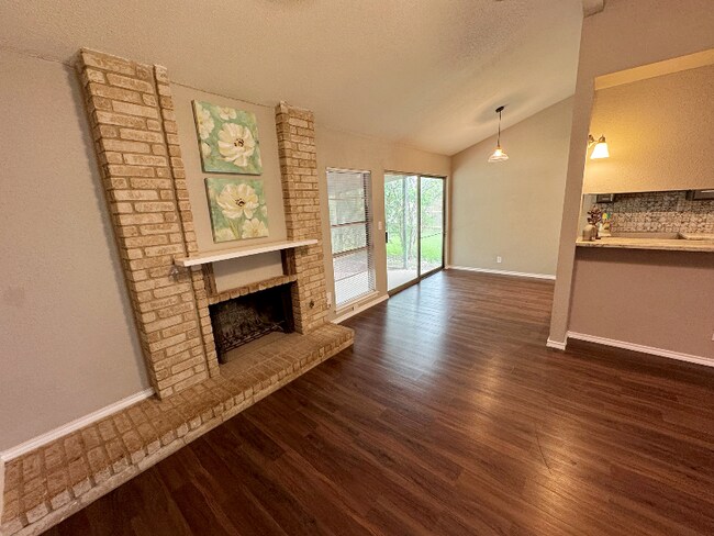 Foto del edificio - 8739 Glen Bluff