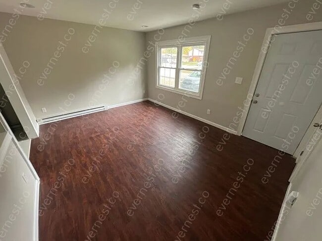 Building Photo - 164 Burr St