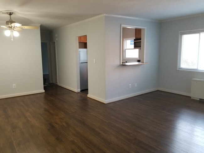 Sala de estar - 116 Lee Ave