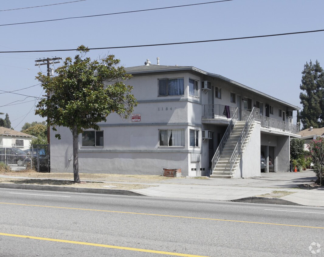 Primary Photo - 11847 Victory Blvd