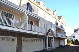 Building Photo - 1707 Summer St