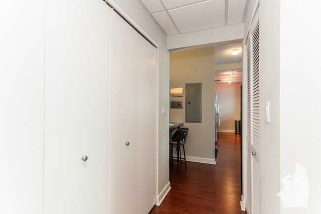 Building Photo - 1201 S Prairie Ave