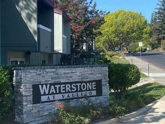 COMPLEJO DE PRIMERA CATEGORÍA - 1333 N Camino Alto