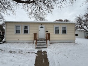 Building Photo - 1013 6th St SW