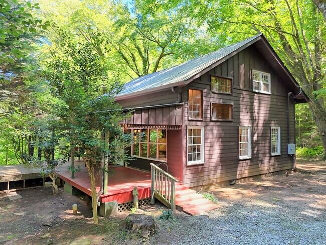 Foto del edificio - 331 Duggan Hill Dr