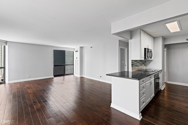 Dining / Living Room - 70 W Huron St