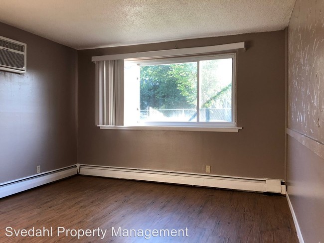 Building Photo - 3021 Longfellow Ave