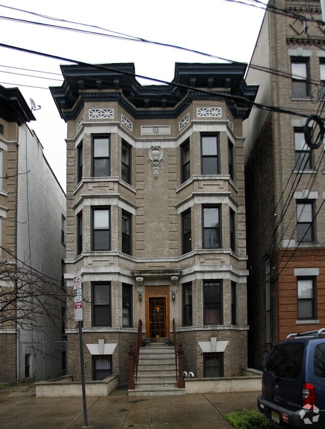 Foto del edificio - 106-108 Ogden Ave