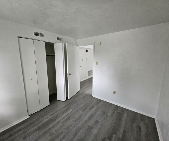 Building Photo - 1023 Wallace Ave