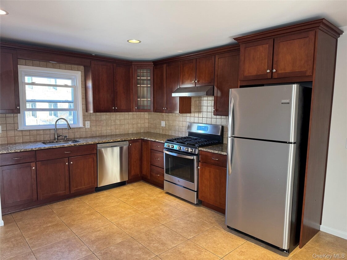 Foto principal - 222 Gainsborg Ave E