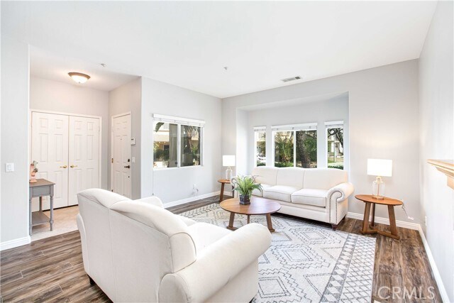 Foto del edificio - 11466 Gower St