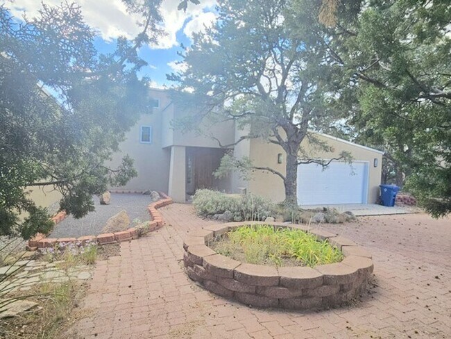 Foto del edificio - Breathtaking Los Alamos Home on Barranca M...